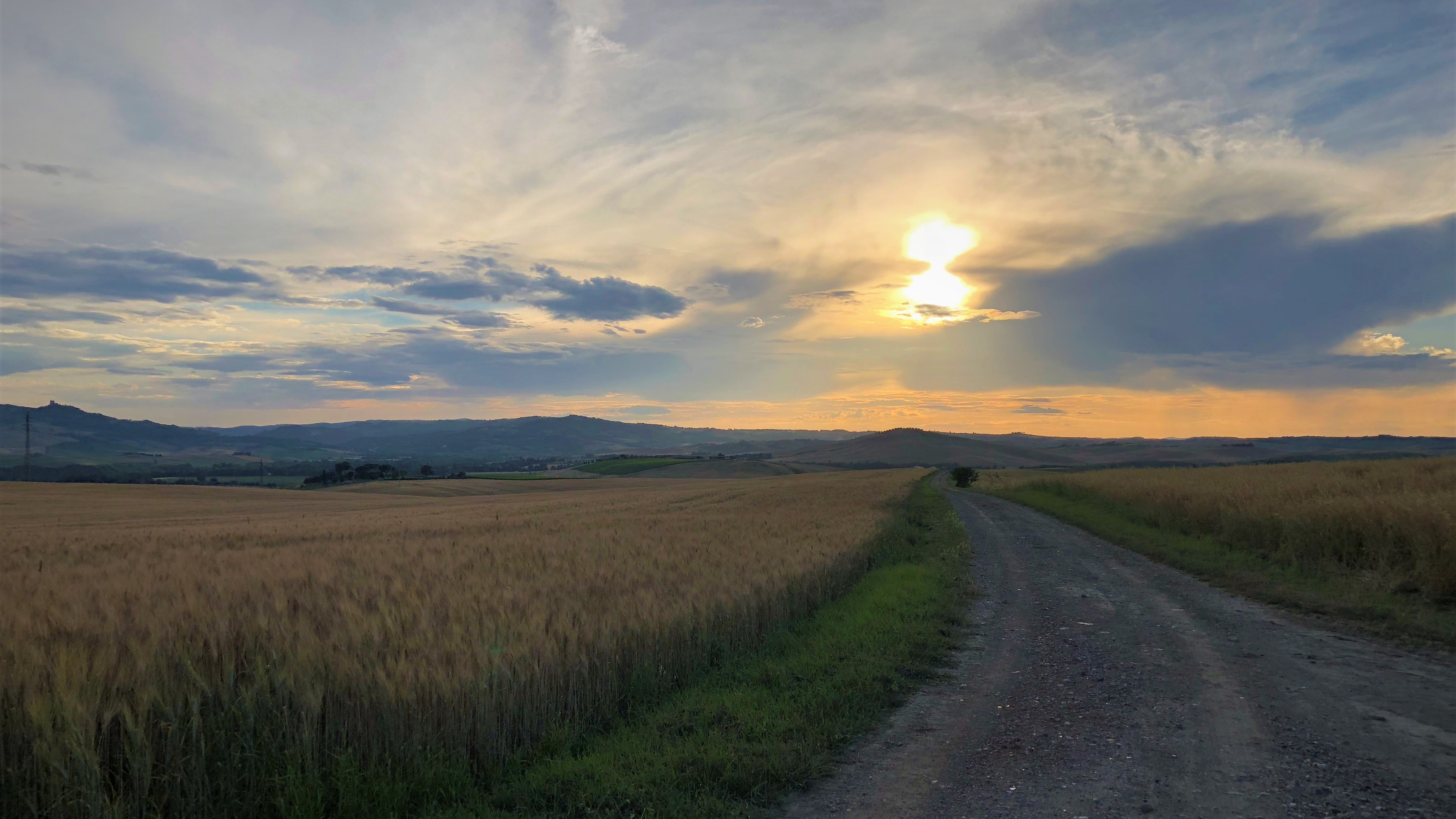 Sunsets on random roads