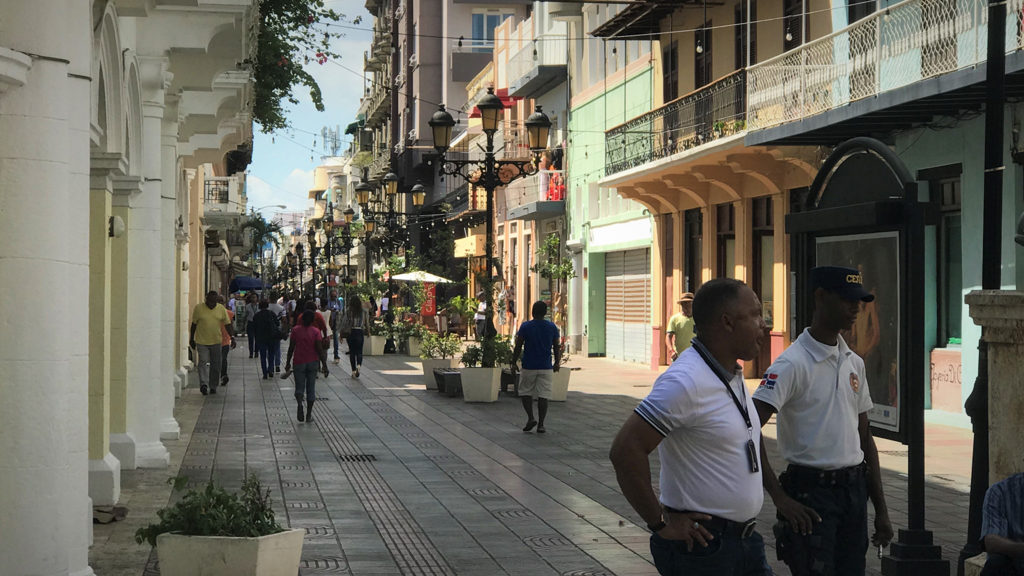 One of the main walking roads in La Zona