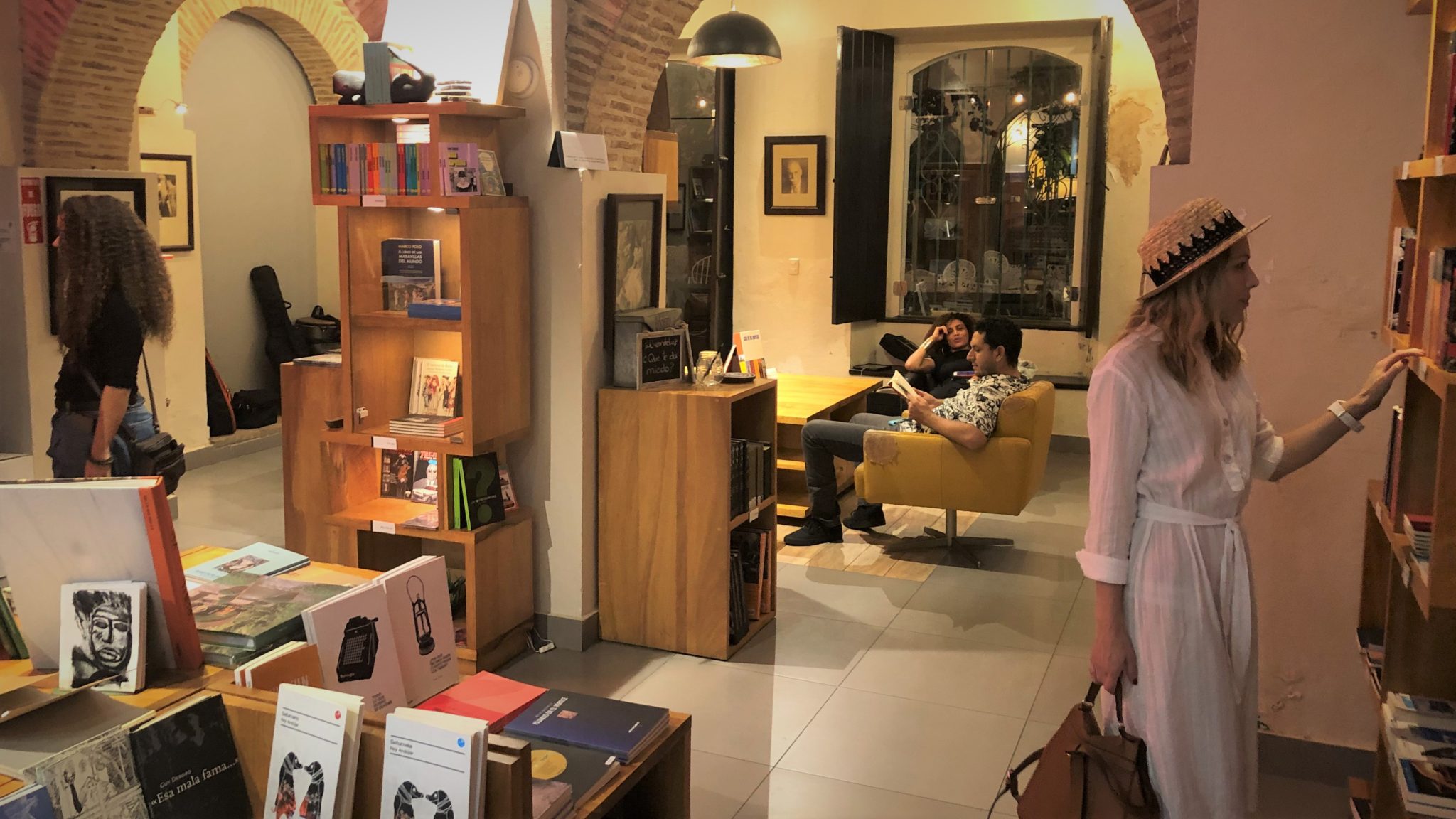 Mamey Bookstore